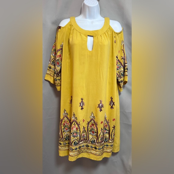 Yellow woman's dress w embroidered flowers shoulder cut outs NEW WITH TAGS Sz XL - Picture 1 of 11